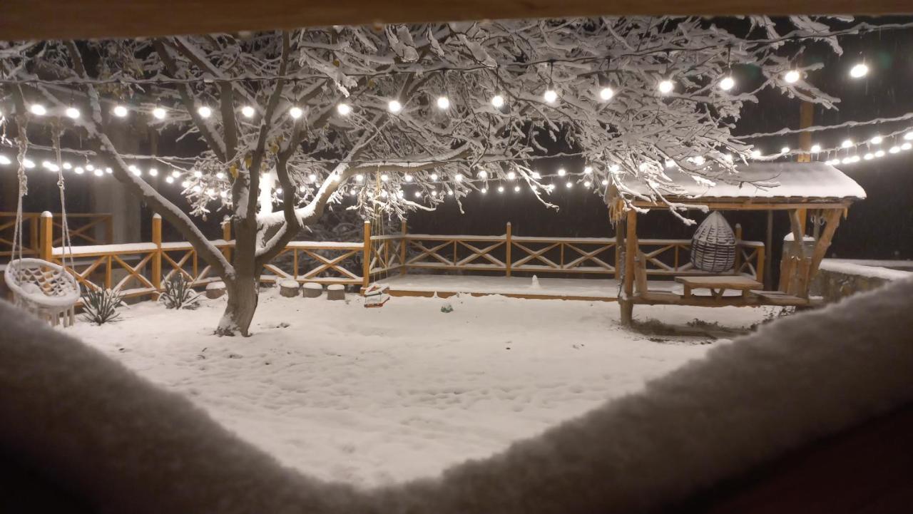 Berkri Gastro Yard & Guest House Yenokavan Exterior photo